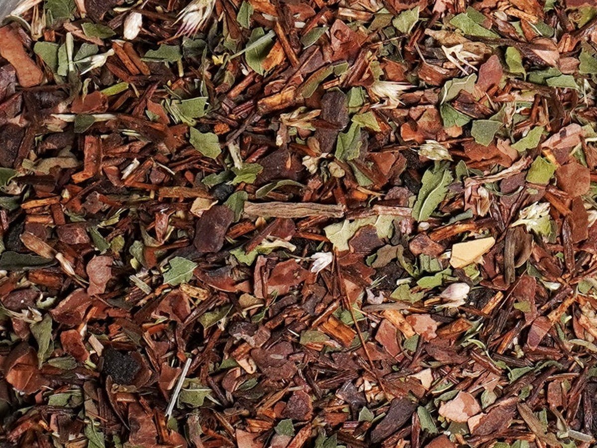 After Dinner Mint up close: cocoa husk, peppermint and rooibos
