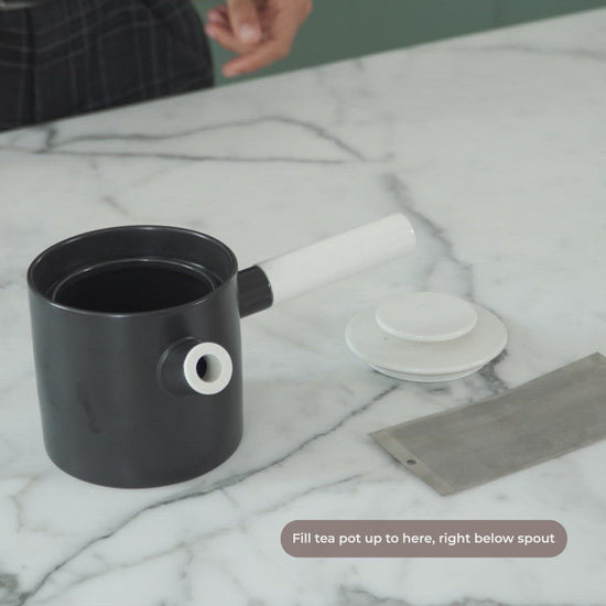 Small tea pot how to pour